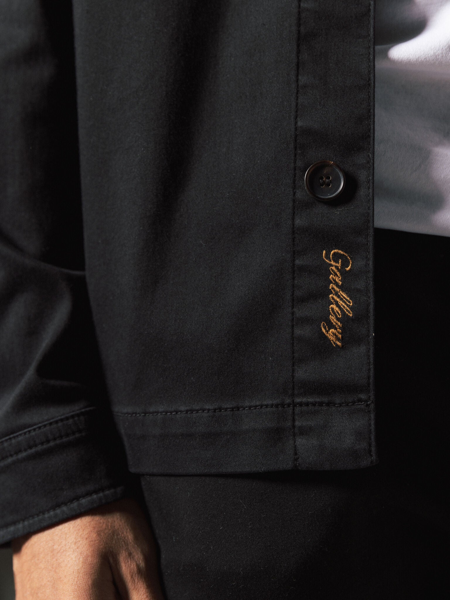 Modelshot / Black / Detail